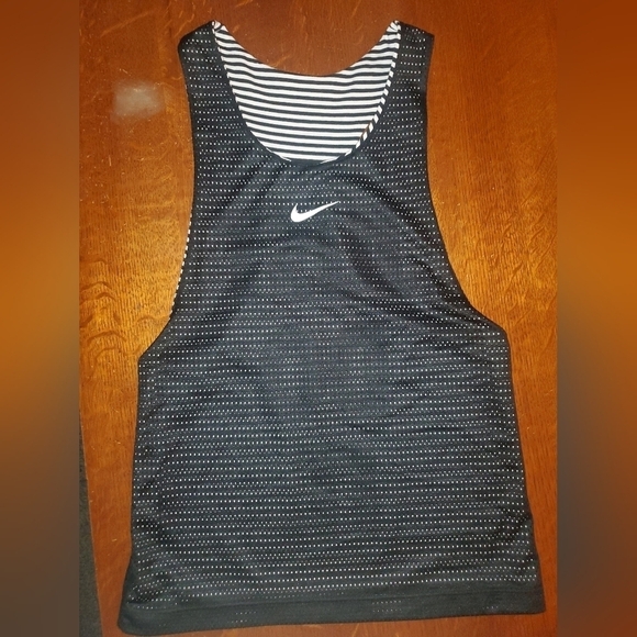 Nike Women Black and White Reversible tank top. - Picture 3 of 8
